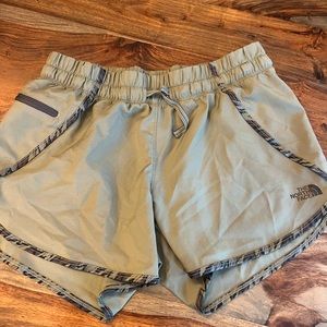 (M) North Face shorts